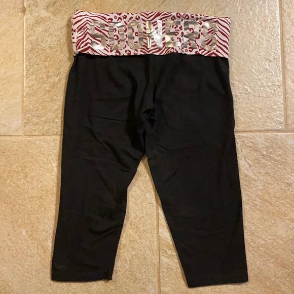 PINK VS | OU Oklahoma Sooners Collegiate Capri Leggings | Size: Small - Picture 1 of 4